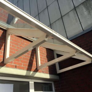 Balkonüberdachung aus Aluminium pulverbeschichtet mit VSG-Glas